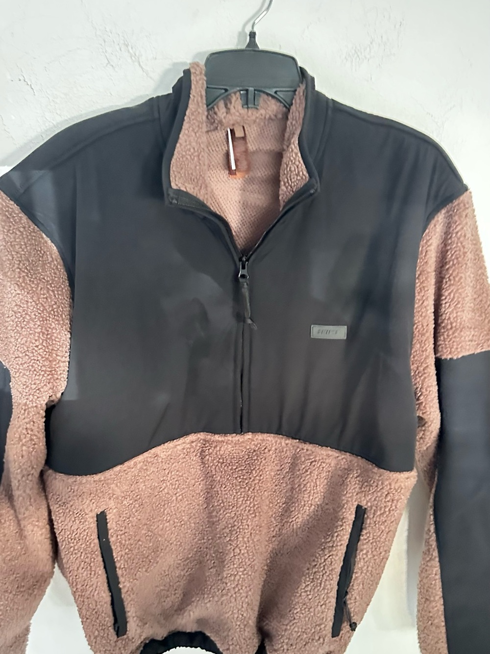 SKIMS Black and Brown Sherpa Half-Zip Pullover - Picture 4 of 6